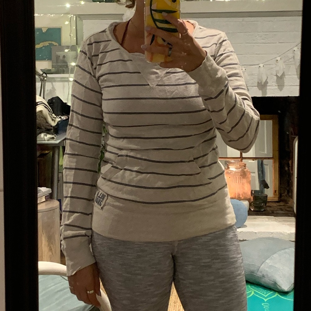 Comfy, beachy sweatshirt